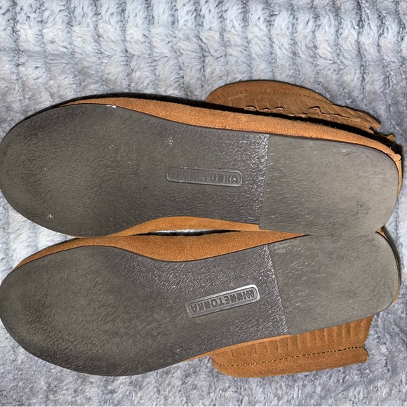 Minnetonka High Top Back Zip Boot. Brown. Like new - Picture 6 of 7